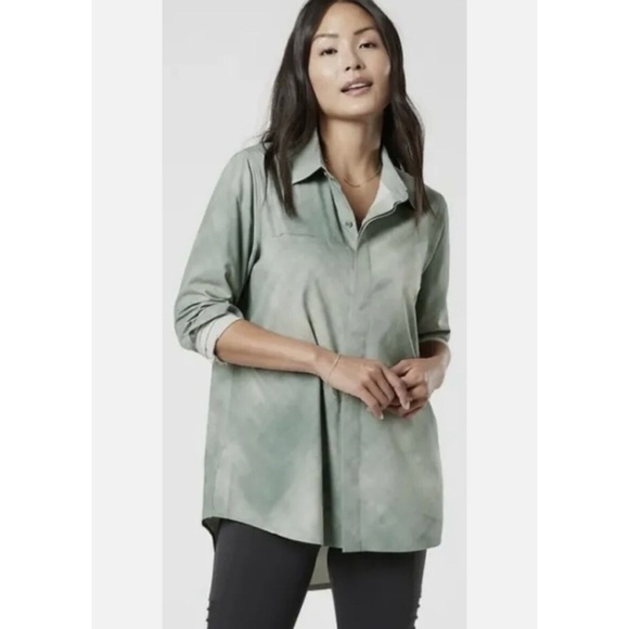 Athleta Tops - Athleta Urbanite Printed Top Denali Minimalistic Green Grey